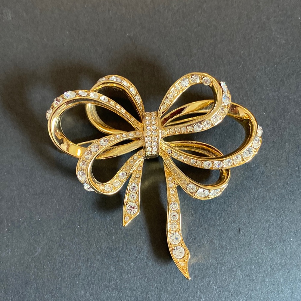 Avon Vintage Pin